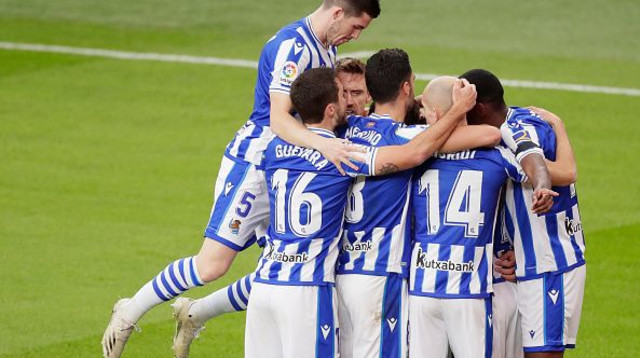 שחקני ריאל סוסיאדד (צילום: David S. Bustamante/Soccrates/Getty Images)