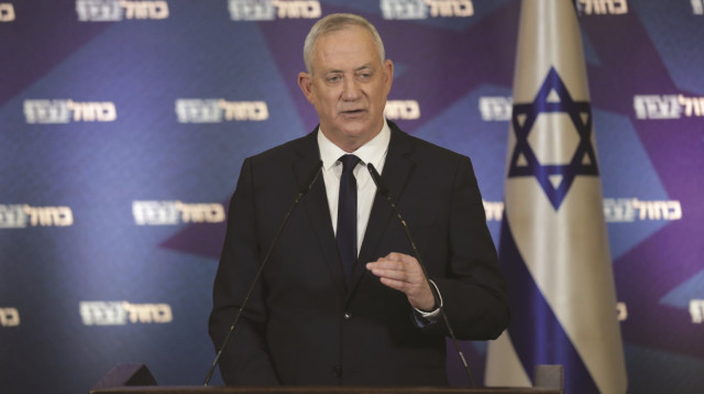 בני גנץ בכפר המכבייה (צילום: אלעד מלכה)