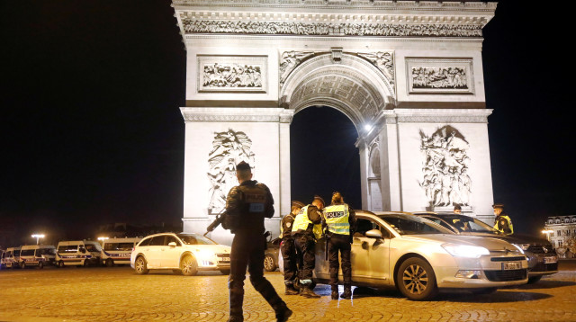 שער הניצחון בפריז, ארכיון (צילום: REUTERS/Charles Platiau)