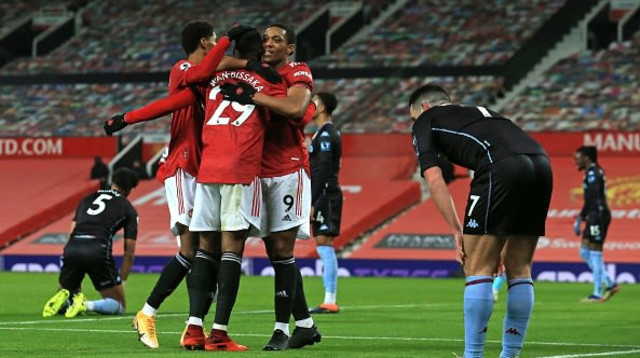 שחקני מנצ’סטר יונייטד חוגגים (צילום: LINDSEY PARNABY/POOL/AFP via Getty Images)