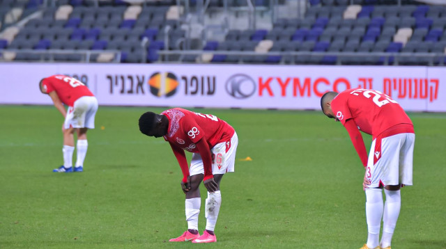 שחקני הפועל תל אביב (צילום: אריאל שלום)