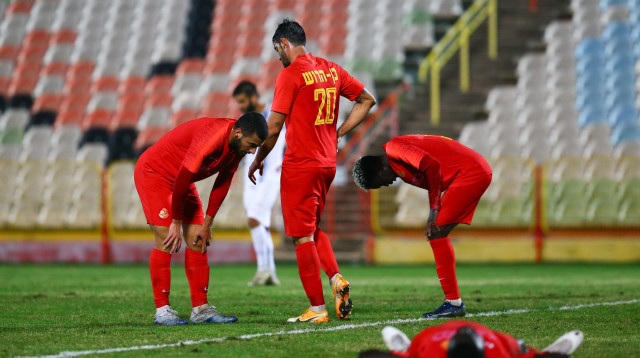 שחקני מ.ס אשדוד מאוכזבים (צילום: לירון מולדובן)