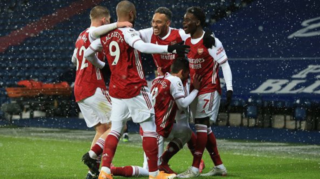 שחקני ארסנל חוגגים (צילום: Simon Stacpoole/Offside/Offside via Getty Images)