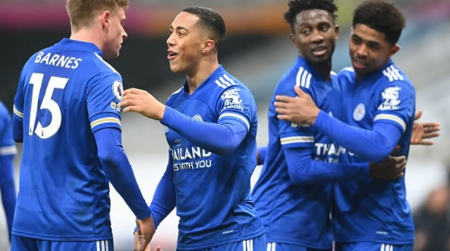 שחקני לסטר חוגגים (צילום: MICHAEL REGAN/POOL/AFP via Getty Images)