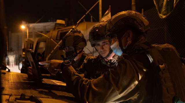 פעילות כוחות צה״ל בכפר דיר ניזאם  (צילום: דובר צה"ל)