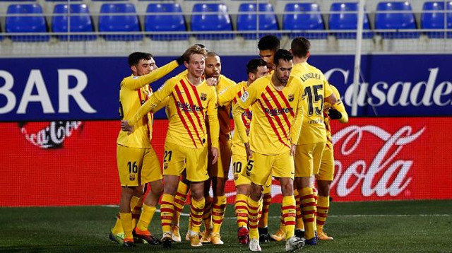 שחקני ברצלונה חוגגים (צילום: Eric Alonso/Getty Images)