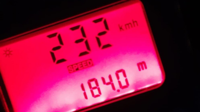 נהיגה במהירות מופרזת (צילום: דוברות המשטרה)