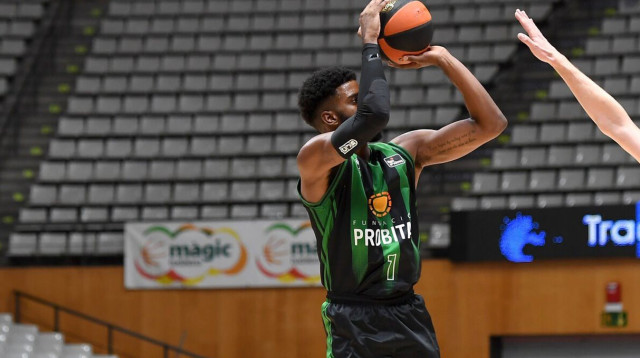 שון דוסון (צילום: חובנטוד בדאלונה, האתר הרשמי)