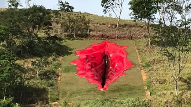 הפסל "דיווה" בברזיל (צילום: רשתות חברתיות)