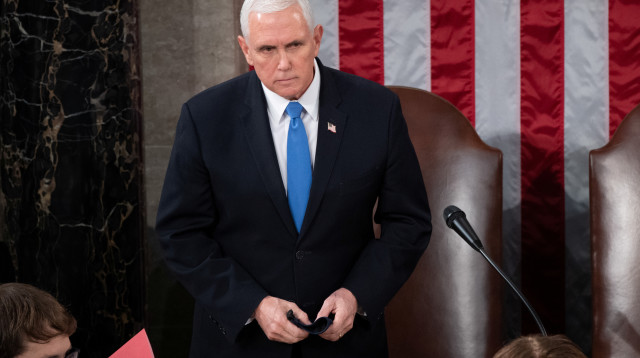 מייק פנס הודיע כי יאפשר את ההצבעה על ניצחון ביידן בבחירות (צילום: Saul Loeb/Pool via REUTERS)