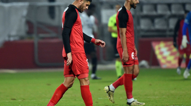 שחקני בני סכנין מאוכזבים (צילום: ברני ארדוב)