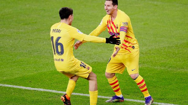 ליאו מסי חוגג עם פדרי (צילום: David S. Bustamante/Soccrates/Getty Images)