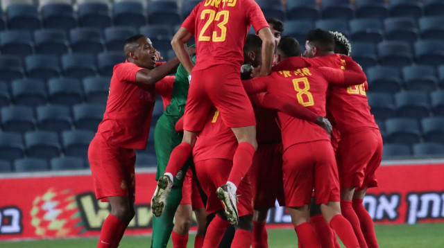 שחקני מ.ס אשדוד חוגגים (צילום: דני מרון)