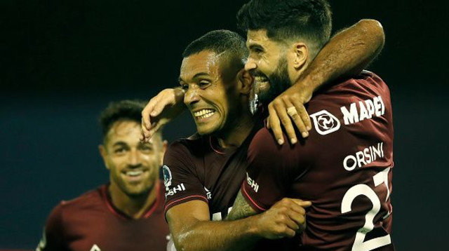 שחקני לאנוס חוגגים (צילום: Natacha Pisarenko - Pool/Getty Images)