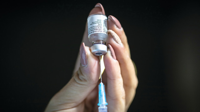 חיסון קורונה (צילום: אוליבייה פיטוסי)