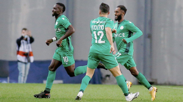 שחקני הפועל כפר סבא חוגגים (צילום: דני מרון)