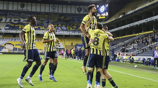 שחקני פנרבחצ’ה חוגגים (צילום: Serhat Cagdas/Anadolu Agency via Getty Images)