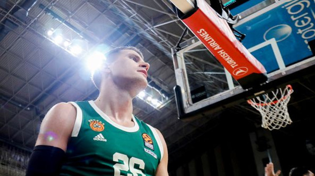 נמניה נדוביץ’ (צילום: Panagiotis Moschandreou/Euroleague Basketball via )