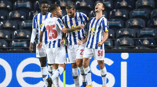 שחקני פורטו חוגגים (צילום: Octavio Passos/Getty Images)