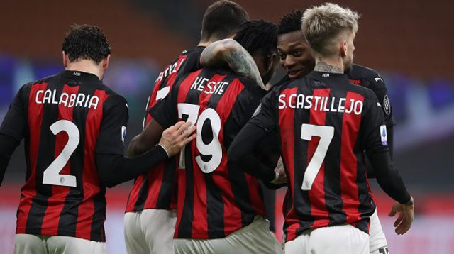שחקני מילאן חוגגים (צילום: Jonathan Moscrop/Getty Images)