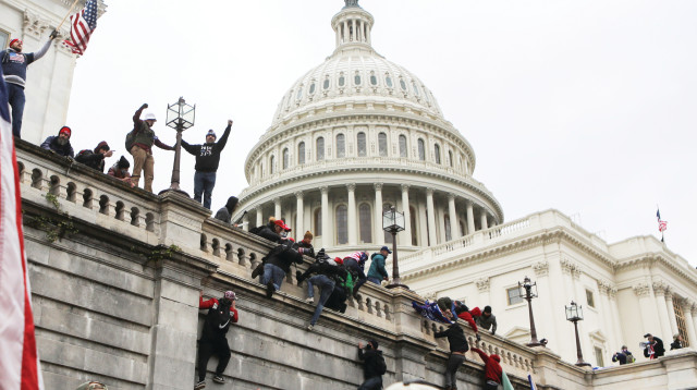 הפריצה לגבעת הקפיטול (צילום: רויטרס)