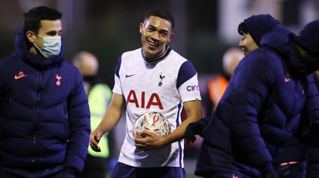קרלוס ויניסיוס (צילום: Tottenham Hotspur FC via Getty Images)