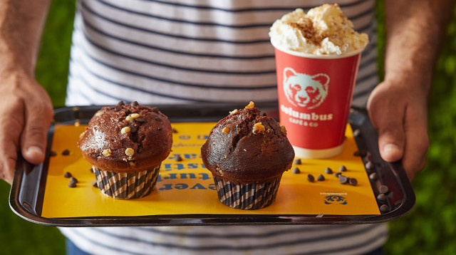 מאפינס וקפה של קולומובוס (צילום: אפיק גבאי)