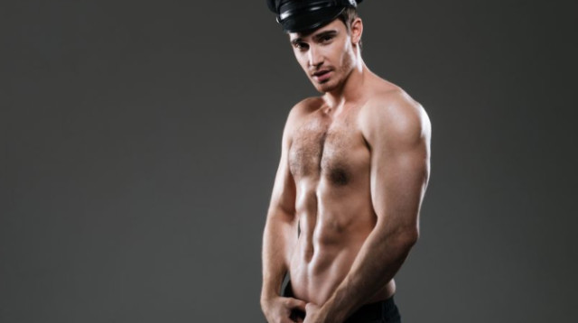 חשפן מחופש לשוטר (צילום: Getty images)