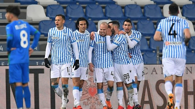 שחקני ספאל חוגגים (צילום: Alessandro Sabattini/Getty Images)