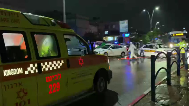 התחשמלות בקריית מלאכי (צילום: יוסי סמדג'ה, תיעוד מבצעי מד"א)