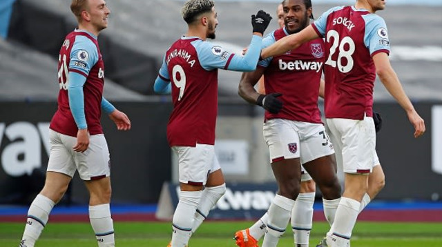 שחקני ווסטהאם חוגגים (צילום: ANDREW BOYERS/POOL/AFP via Getty Images)