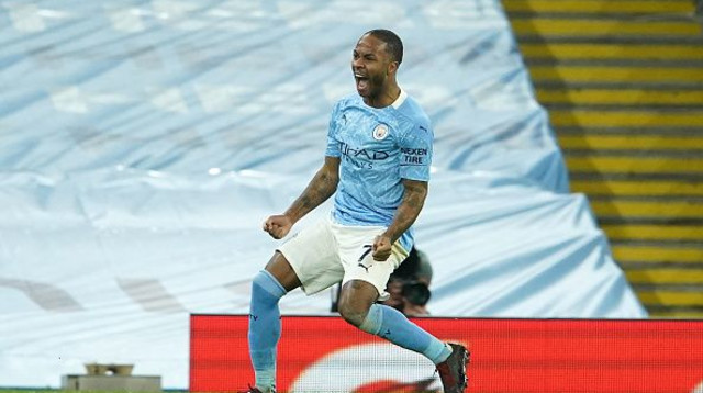 ראחים סטרלינג חוגג (צילום: Dave Thompson - Pool/Getty Images)