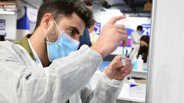 חיסון לקורונה (למצולם אין קשר לנאמר בכתבה) (צילום: אבשלום ששוני)