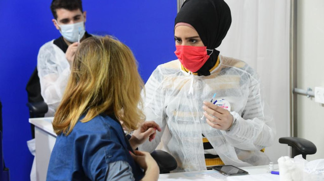 חיסוני קורונה (למצולמות אין קשר לנאמר בכתבה) (צילום: אבשלום ששוני)