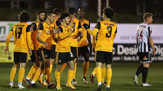 ויטיניה ושחקני וולבס חוגגים (צילום: Matthew Ashton - AMA/Getty Images)