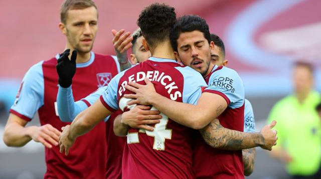 שחקני ווסטהאם חוגגים נגד דונקסטר (צילום: Julian Finney/Getty Images)