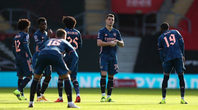 שחקני ארסנל מאוכזבים (צילום: Catherine Ivill/Getty Images)
