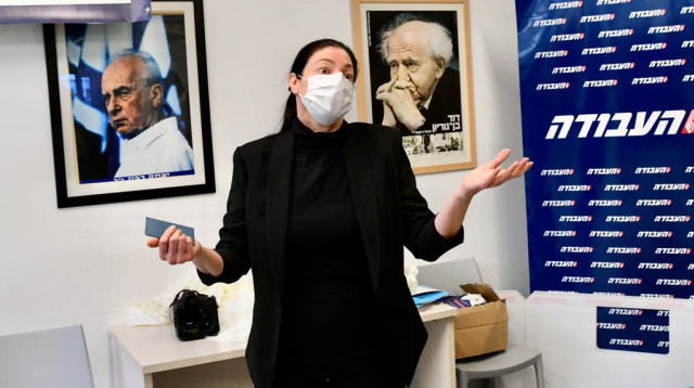 מרב מיכאלי בקלפי בפריימריז בעבודה (צילום: אבשלום ששוני)