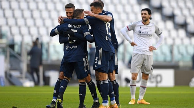 ארתור חוגג עם שחקני יובנטוס (צילום: Juventus FC/Juventus FC via Getty Images)