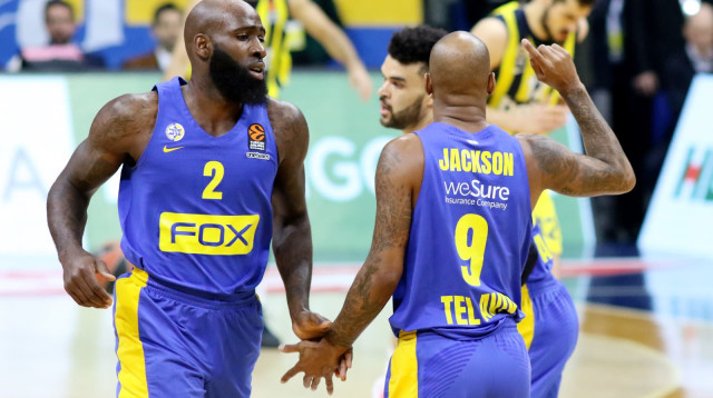 קווינסי אייסי, ארון ג’קסון (צילום: פנרבחצ'ה איסטנבול, האתר הרשמי)