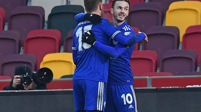 ג’יימס מדיסון חוגג עם הארווי בארנס (צילום: BEN STANSALL/AFP via Getty Images)