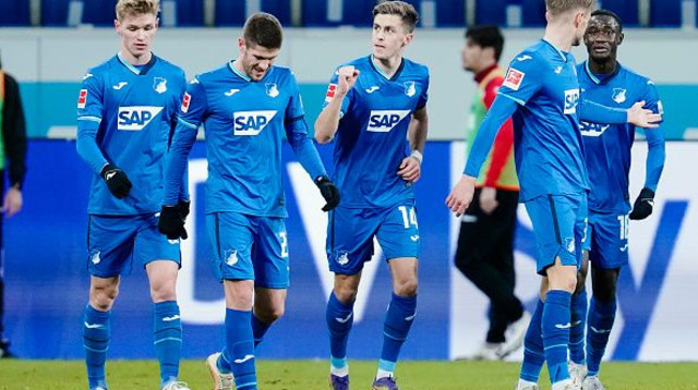 שחקני הופנהיים חוגגים (צילום: Uwe Anspach/picture alliance via Getty Images)