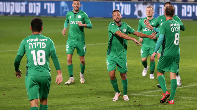 שחקני הפועל כפר סבא חוגגים (צילום: קובי אליהו)