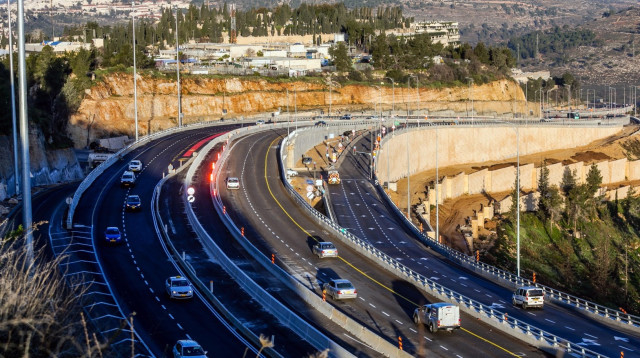 נתיבי הנסיעה החדשים ביציאה מירושלים לכביש 1 (צילום: חברת מוריה)