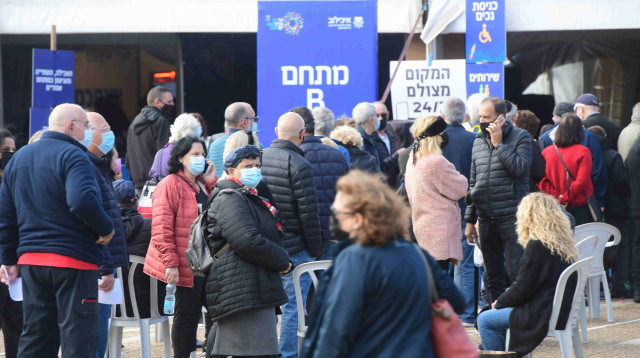 מתחם החיסונים בכיכר רבין (צילום: אבשלום ששוני)