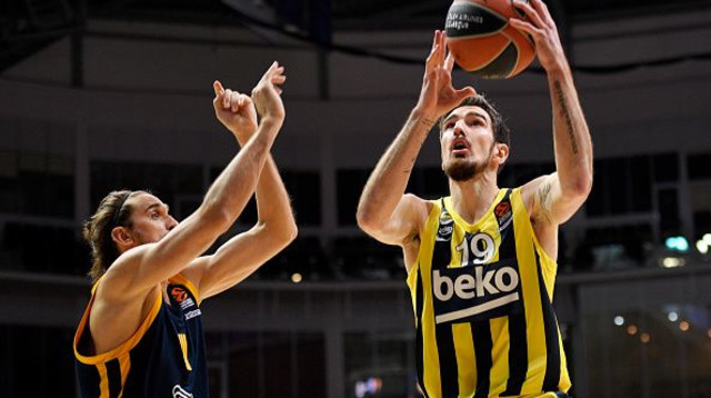 נאנדו דה קולו (צילום: Ivan Korzhenevskiy/Euroleague Basketball via Getty)
