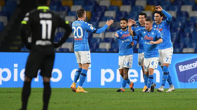 שחקני נאפולי חוגגים (צילום: Francesco Pecoraro/Getty Images)