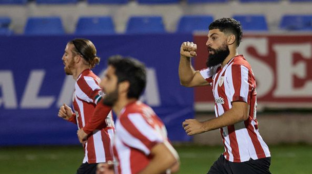 שחקני אתלטיק בילבאו חוגגים (צילום: Jose Breton/Pics Action/NurPhoto via Getty Images)