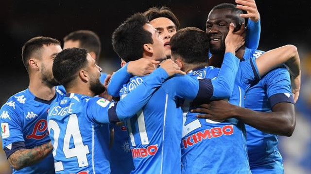 שחקני נאפולי חוגגים (צילום: Ciro Sarpa SSC NAPOLI/SSC NAPOLI via Getty Images)
