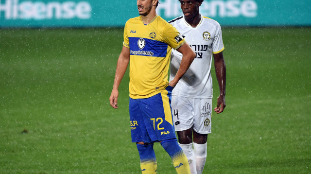 אלכסנדר פשיץ’, אקינסולה אקיניימי (צילום: ברני ארדוב)